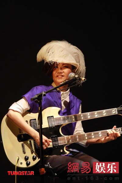 卢凯彤举行音乐会 五支吉他轮番上阵