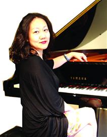 本报讯 聆听&ldquo;钢琴泰斗&rdquo;周广仁教授面对面的指点，感受演奏家逄勃的激情弹奏。8月5日，中国钢琴界的传奇婆媳周广仁和逄勃将联袂为岛城钢琴爱好者及琴童解惑献艺。