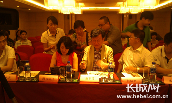 小提琴家盛中国琴迷见面会今天在石家庄市举行