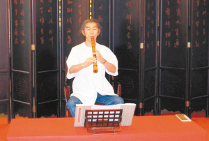 为了践行对赵松庭恩师的承诺，日本尺八大师塚本平八郎每年都来中国传授尺八吹奏技艺