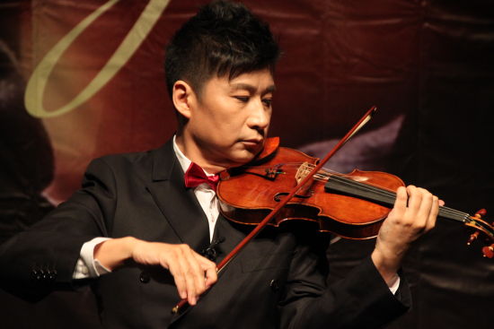 张乐携古董名琴现场演绎