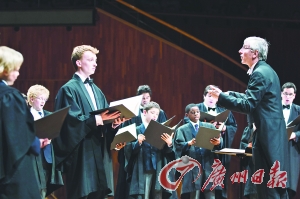 牛津大学合唱团星海音乐会 &ldquo;半个月亮&rdquo;掀高潮