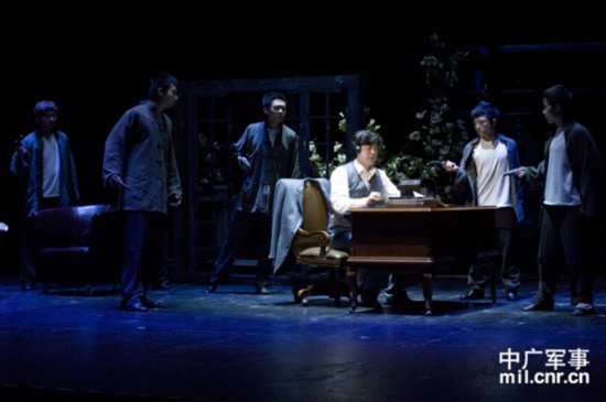 歌剧《永不消逝的电波》上演 交响乐显气势