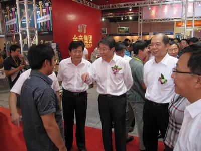 中国（营口）首届国际乐器展览会在营口市文化艺术中心隆重举行