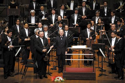 尾高忠明谢幕。