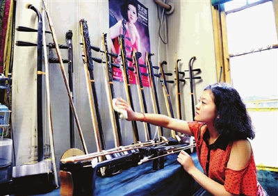 李志卿 15把胡琴练成材