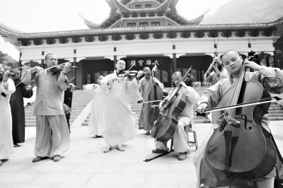 僧尼组成佛家乐团引争议 用西洋乐器演奏(图)