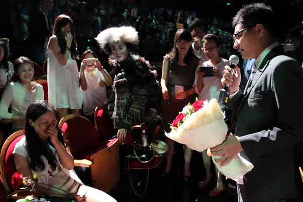 《猫》剧场求婚 “猫世界”爱情八卦