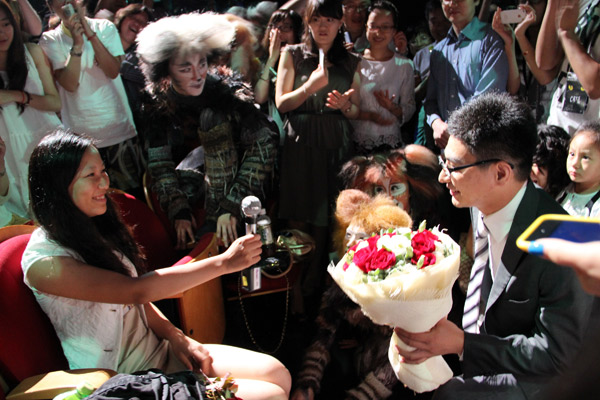 《猫》剧场求婚 “猫世界”爱情八卦