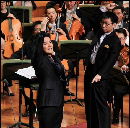 张英席献唱国庆音乐会 秦岭雪大受欢迎