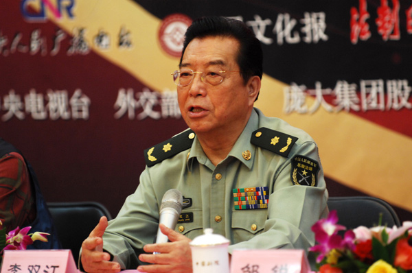 李双江在新闻发布会现场讲话孙晓萌摄