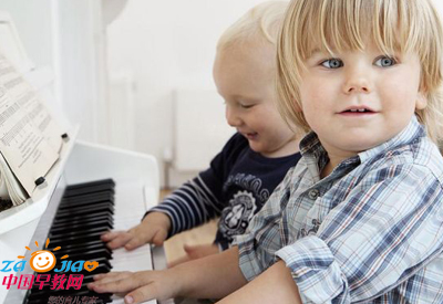 幼儿教师告诉你男孩适合学什么乐器