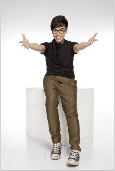 海南歌手何奕助阵南宁民歌节 与巨星同台