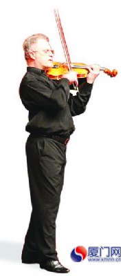 加拿大的小提琴演奏家尤里 鼓浪屿开奏