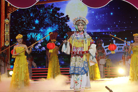 陈思思演绎京剧《贵妃醉酒》。