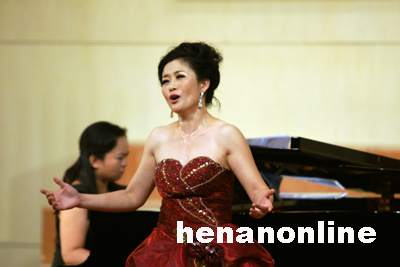 信阳师院抒情花腔女高音韩冰独唱音乐会成功举行