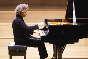 安德烈·汉弗里格钢琴音乐会举行