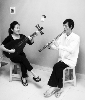 海沧一家人常开家庭音乐会 4岁孩童上台表演南音