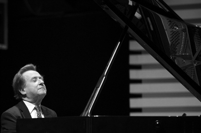 捷克钢琴家布赫宾德 没人能比贝多芬更聪明