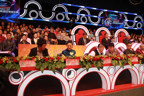 央视民族器乐大赛评委集体失控 观众全场飙泪(图)