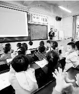 语文老师教音乐 乐器只有电子琴