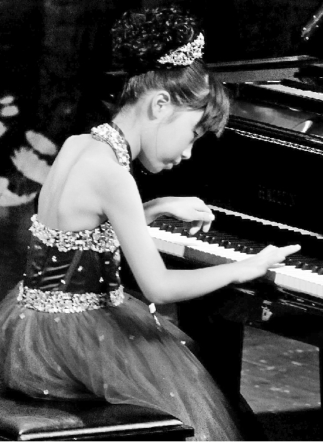 钢琴比赛爆有趣场面 现在的琴童“萌”起来 图