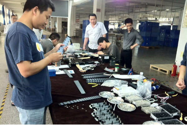 iPhone 教你弹吉他 琴上自带提示