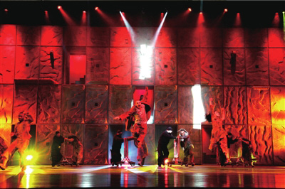 英文版《巴黎圣母院》最后上演 中文版明年启动