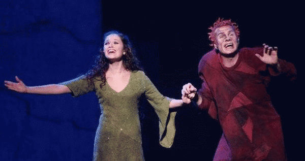 多国打造原汁原味《巴黎圣母院》