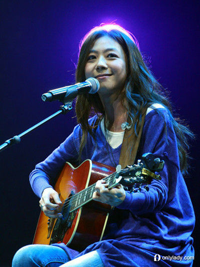 音乐才女腕儿必备造型 吉他