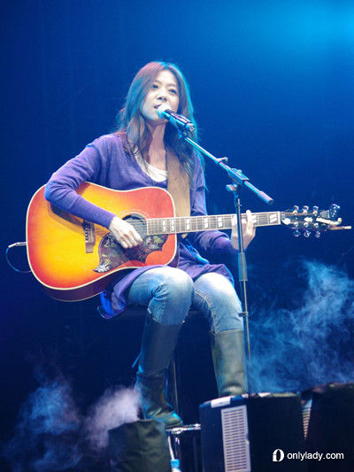 音乐才女腕儿必备造型 吉他