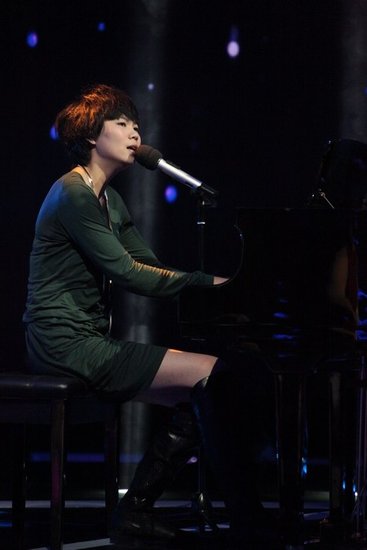 爱心妈妈登《女人如歌》 钢琴伴奏娓娓来唱