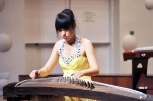 图为参赛选手在比赛中。 文斌 摄