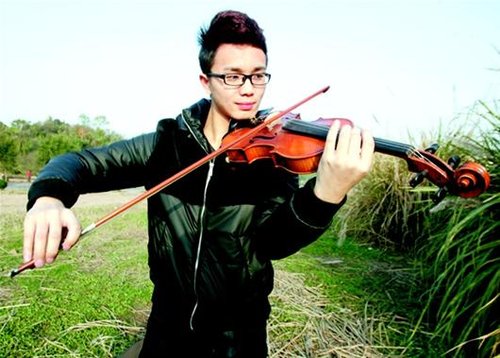 宜昌小提琴王子闯入湖北高校达人秀十强(图)