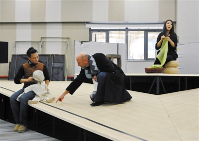 人偶是音乐剧《蝴蝶》的一大亮点