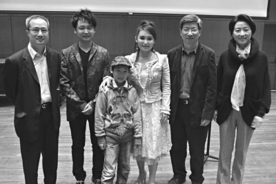 冯晓泉与曾格格夫妻音乐家讲演民族乐器