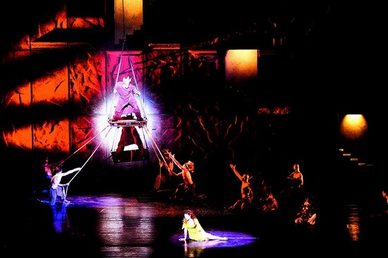 英文版音乐剧《巴黎圣母院》琴台大剧院震撼上演