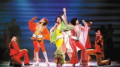 《妈妈咪呀》演出high点不断 粤语台词逗乐观众