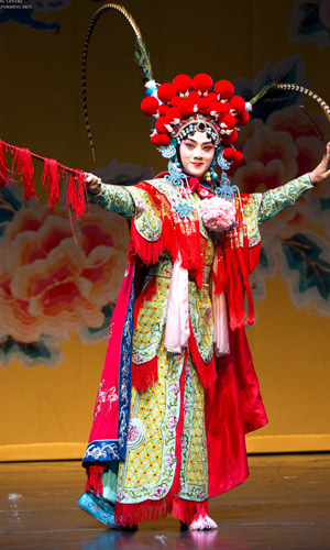 余少群饰演红遍京城的名角儿魏莲生