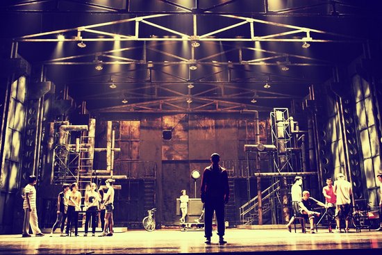 本土音乐剧《钢的琴》欲PK经典中文版《猫》