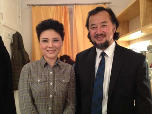 歌唱家师乐与周小舟合影