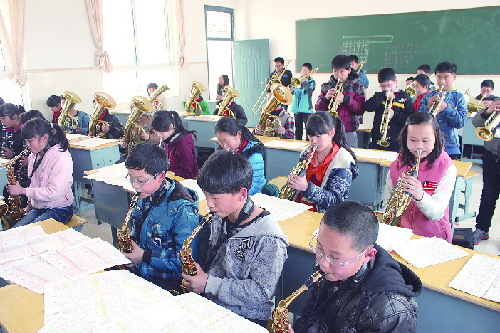 山里孩子首次享受艺术教育