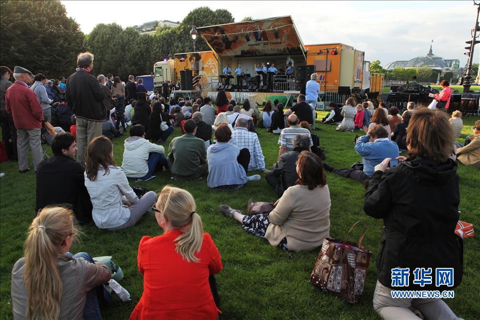 巴黎：音乐迎夏至