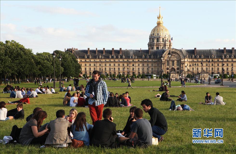 巴黎：音乐迎夏至