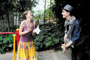 排练时总能激发出一些音乐创作灵感。