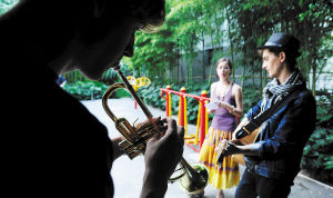 思辉说，他们的梦想就是把那些古老的、美丽的俄罗斯民谣介绍给世界各地的人们认识。