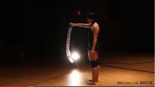 另类&ldquo;人体乐器&rdquo; 好恐怖！