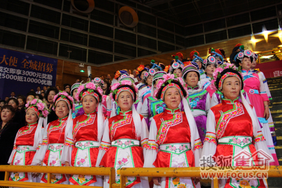 <保利·七彩杯>钢琴大赛在昆明市体育馆拉开序幕