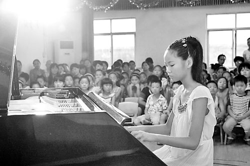 农家女圆了钢琴梦