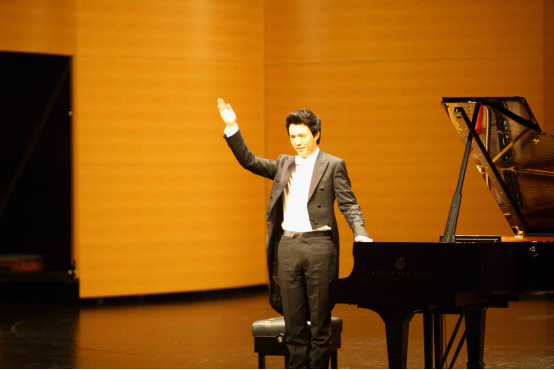 李云迪初抵兰州奏响黄河之情 呈现完美钢琴盛宴